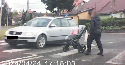 Uciekał z dzieckiem w wózku z oznakowanego przejścia dla pieszych